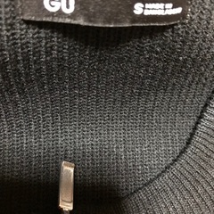 GU 黒　ベスト　タンクトップ　の画像