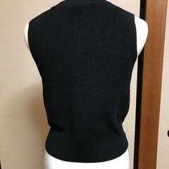 GU 黒　ベスト　タンクトップ　の画像