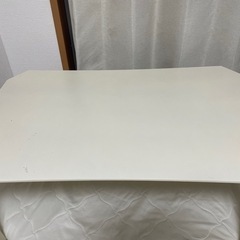 折りたたみテーブルの画像