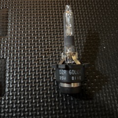 HIDバルブ
　D2R 6000k 35Wの画像