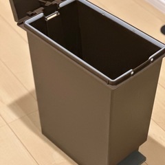 ニトリ ゴミ箱
の画像