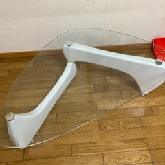 ガラステーブルの画像