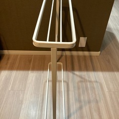 タオルハンガー スタンド型 ホワイト 幅65cm 川口引き取りの画像