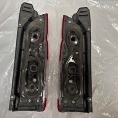 [交渉中]200系ハイエース　テールランプの画像