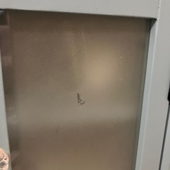 おしゃれなミニ食器棚の画像