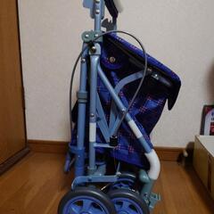 取引中　おそらくほぼ未使用　手押しシルバーカーの画像