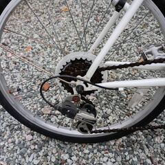 24インチ。7段変速あり。シティーサイクル？の画像