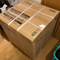 [未使用] 冷蔵庫(冷凍庫にもできる) ホワイト　新品未開封 コンパクト　大容量　ワンドアタイプ　左右開きの画像