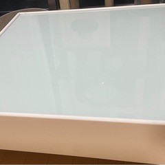 ガラステーブルの画像