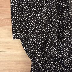 meilmada　オールインワン　ランダム　ドット　黒色　パンツ　半袖　Vネックの画像