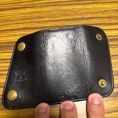 IL BISONTE ブラック レザー キーケースの画像