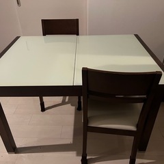 ダイニングテーブルの画像