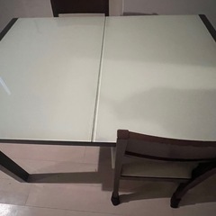 ダイニングテーブルの画像