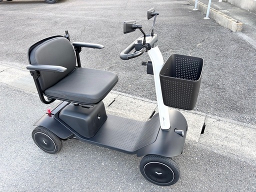 【愛知】　WHILL Model S 2023年製 ホンダディーラー購入 セニアカー シニアカー 電動カート 四輪スクーター
