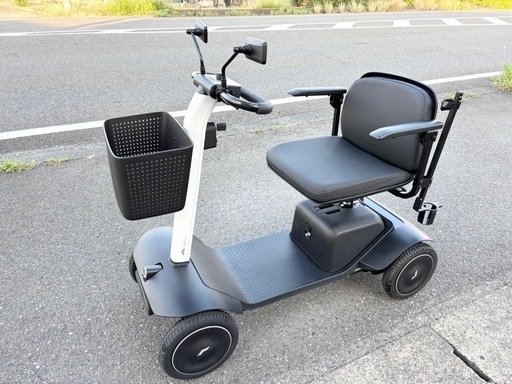 【愛知】　WHILL Model S 2023年製 ホンダディーラー購入 セニアカー シニアカー 電動カート 四輪スクーター