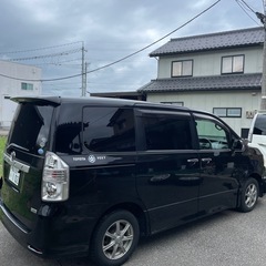 トヨタヴォクシーZRR70の画像