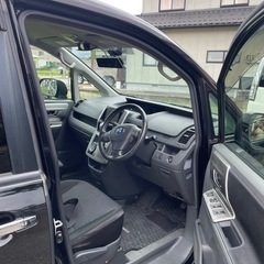 トヨタヴォクシーZRR70の画像