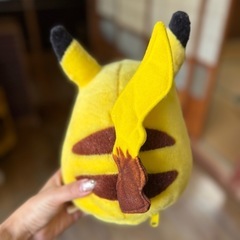 ピカチュウぬいぐるみの画像