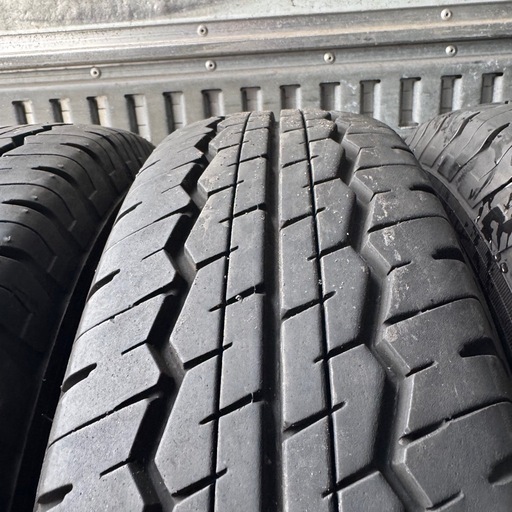 バリ山　DUNLOP ダンロップ　SP175 185/80R14 97/95N LT 夏タイヤ　2019年製　14インチ