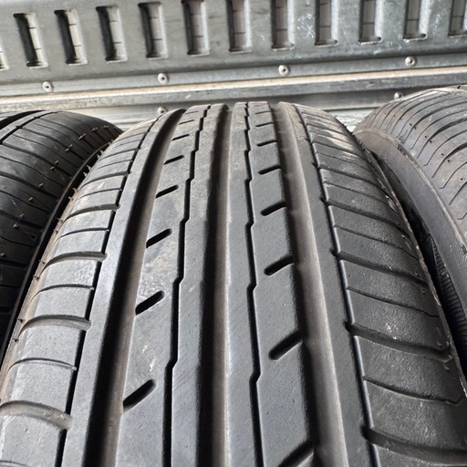 バリ山　YOKOHAMA ヨコハマ　BluEarth-Es ES32 165/70R14 夏タイヤ　2024年製　14インチ　ヴィッツ