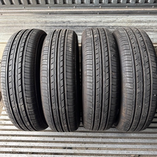 バリ山　YOKOHAMA ヨコハマ　BluEarth-Es ES32 165/70R14 夏タイヤ　2024年製　14インチ　ヴィッツ　等