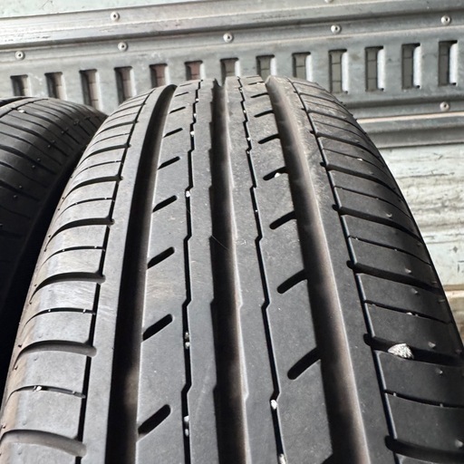 バリ山　YOKOHAMA ヨコハマ　BluEarth-Es ES32 165/70R14 夏タイヤ　2024年製　14インチ　ヴィッツ