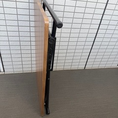 折りたたみテーブルの画像