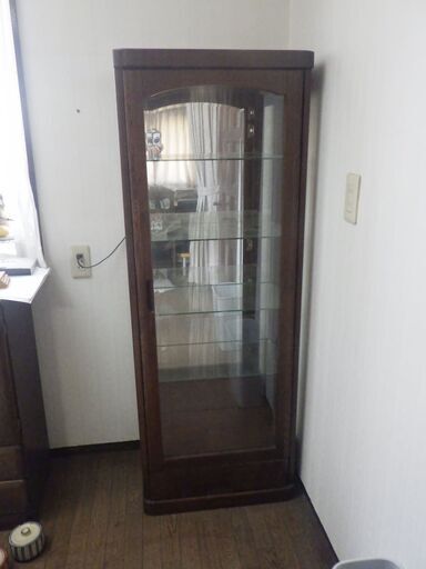 照明付き飾り棚