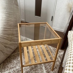 ガラステーブルの画像