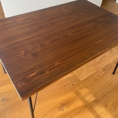 無垢材　ダイニングテーブルの画像