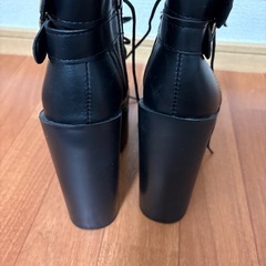 厚底ブーツの画像