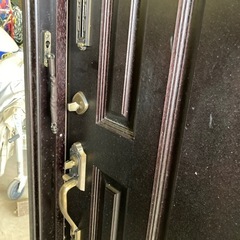 【新品未使用】玄関ドア　鍵付きWロック　木目調の画像