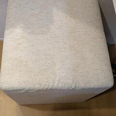 立方体型スツールの画像