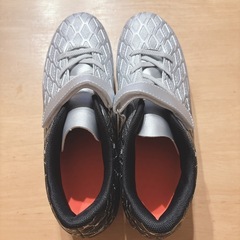 サッカースパイク マジックテープ　フットサル 人工芝　24.0 シルバーの画像