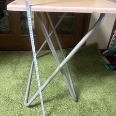 折りたたみテーブルの画像
