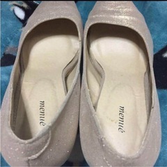 ベージュ　ゴールド　パンプスの画像