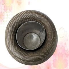 新品。木をくりぬいて作った花瓶。中に金属の入れ物が有ります。の画像