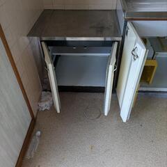 キッチン流し台1式の画像