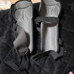 オートバイ　EVS　ニーガード左右セットの画像