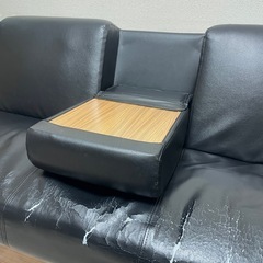 無料！！黒　革っぽい素材系　3人がけくらいソファ！ベット！訳あり 今週中だと助かります！ の画像