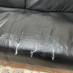 無料！！黒　革っぽい素材系　3人がけくらいソファ！ベット！訳あり 今週中だと助かります！ の画像