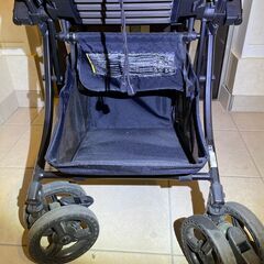 Combi ネムリエ オート４キャス UF-650 マニッシュブルーの画像