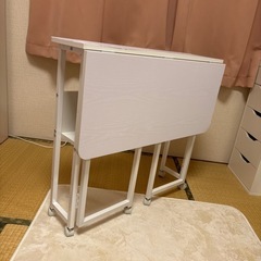 折りたたみテーブルの画像