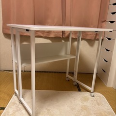 折りたたみテーブルの画像