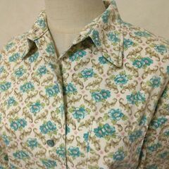 シャツ　ホワイト×小花　レディースの画像