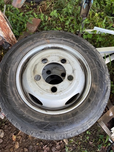 小型トラック用タイヤ 205/70R17.5 115/113L.——LT6
本セット