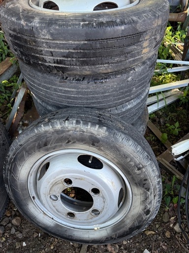 小型トラック用タイヤ 205/70R17.5 115/113L.——LT6
本セット