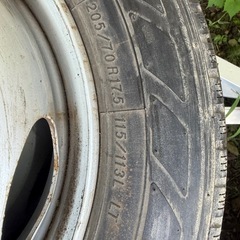 小型トラック用タイヤ 205/70R17.5 115/113L.——LT6
本セットの画像