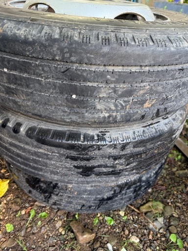 小型トラック用タイヤ 205/70R17.5 115/113L.——LT6
本セット