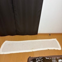 ハンドメイド敷物ベージュの画像